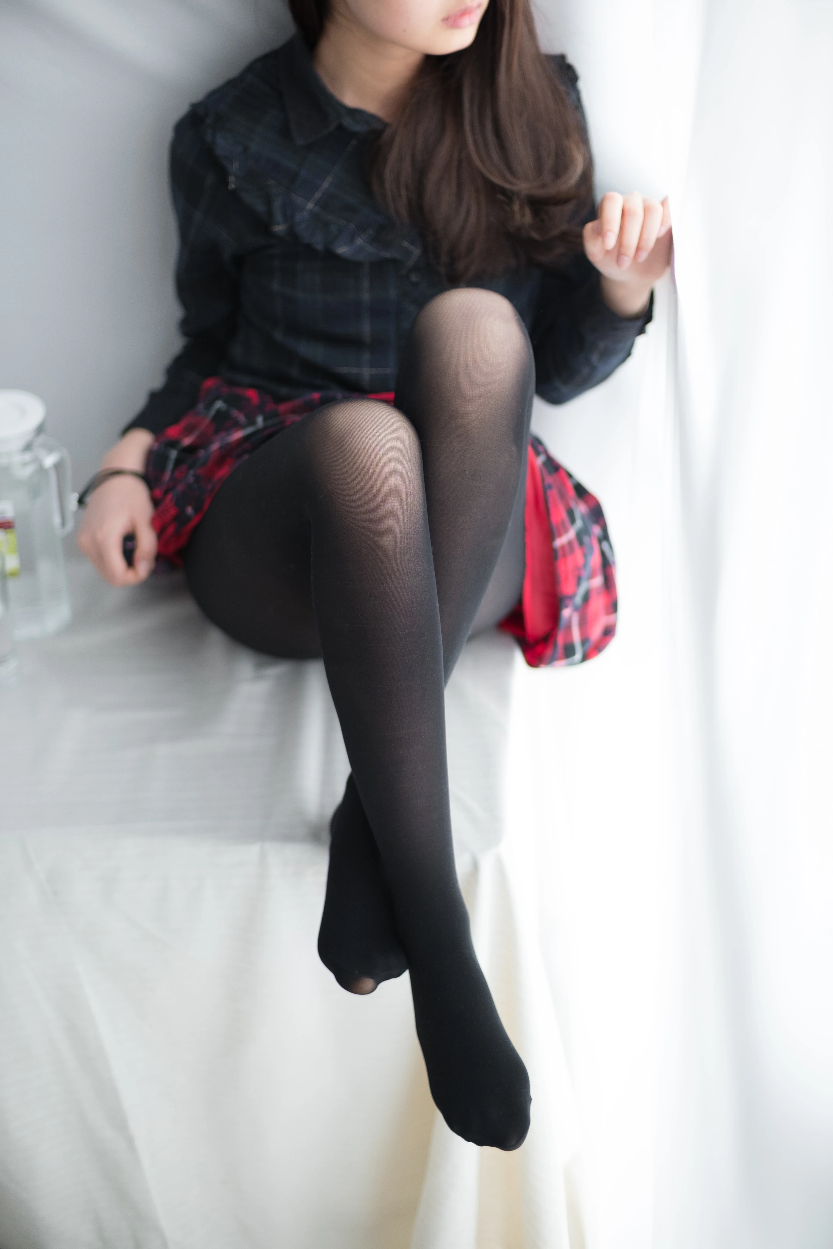 森萝财团 [R15-008] 玩手机的黑丝妹妹 [78P]插图9